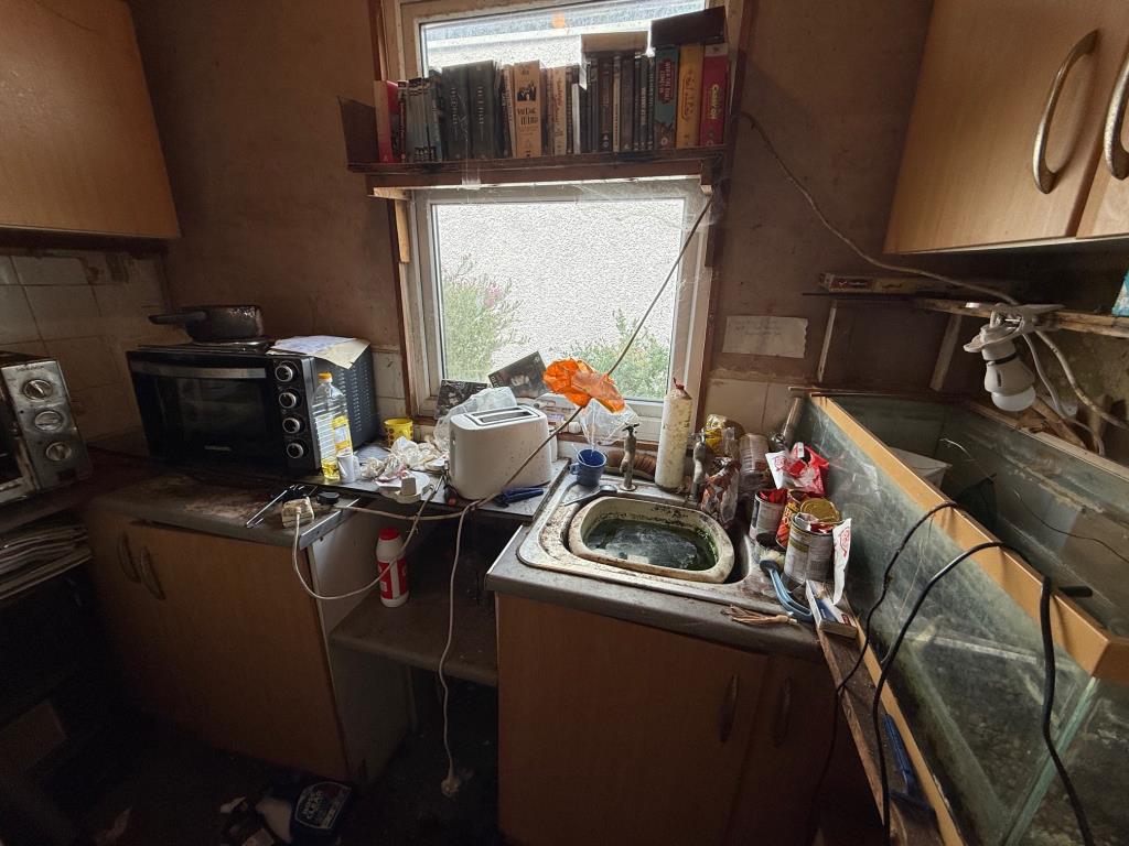 Lot: 137 - VACANT DETACHED CHALET FOR IMPROVEMENT -